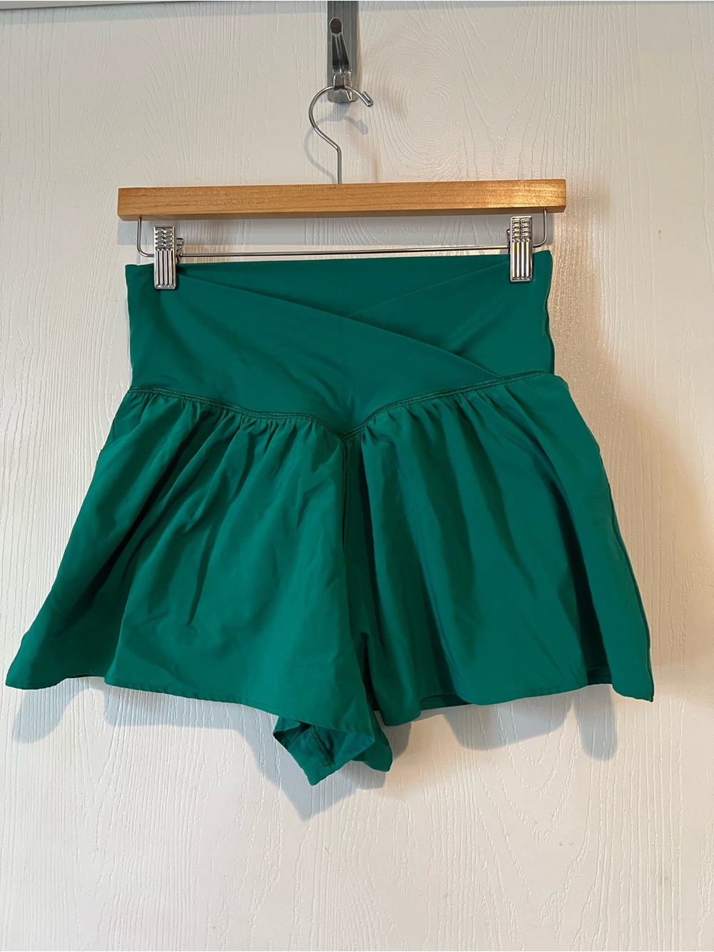 OFFLINE By Aerie Real Me Crossover Flowy Shorts Kelly Green Women Size Medium